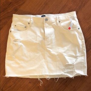 White Gap skirt with tags